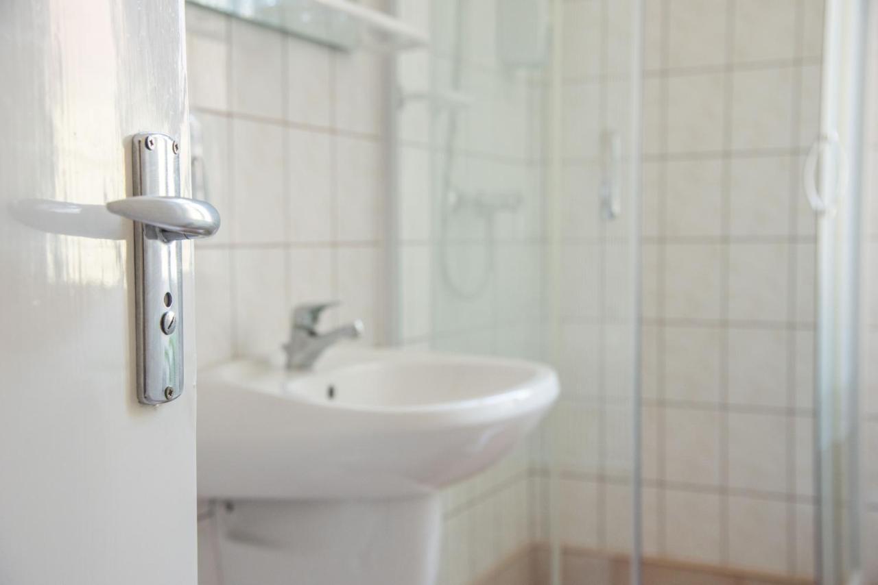 ヘーヴィーズ Astoria Panzio Bed & Breakfast エクステリア 写真