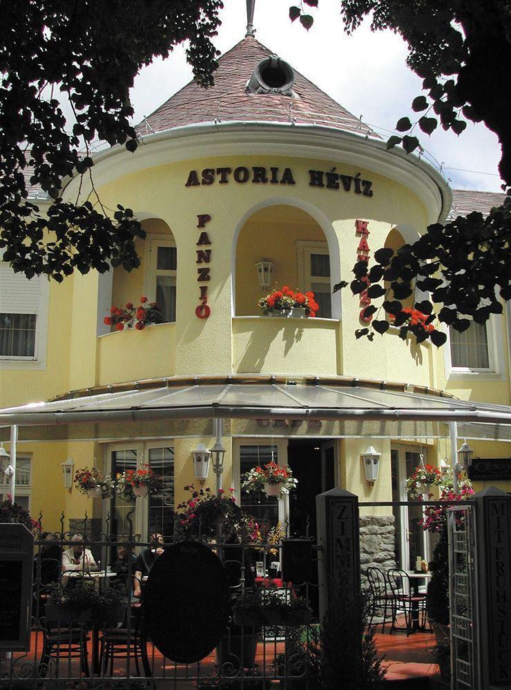 ヘーヴィーズ Astoria Panzio Bed & Breakfast エクステリア 写真