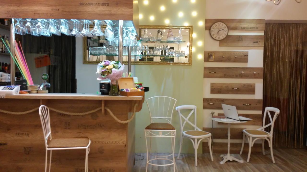 ヘーヴィーズ Astoria Panzio Bed & Breakfast エクステリア 写真