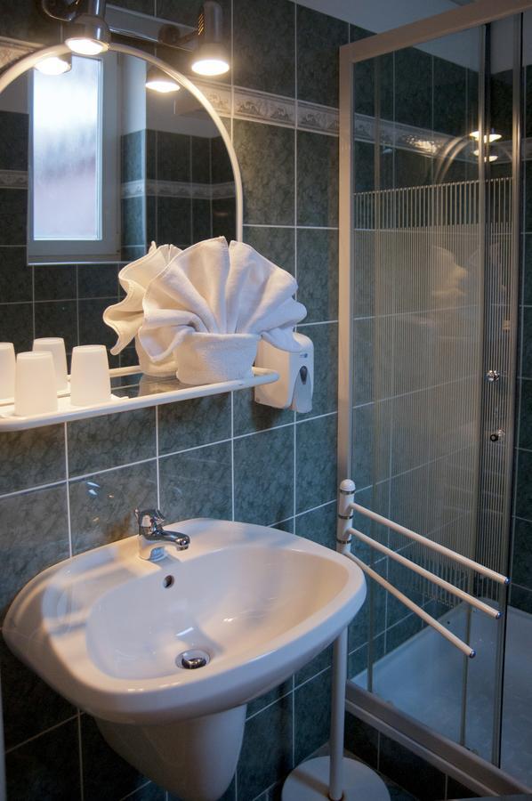 ヘーヴィーズ Astoria Panzio Bed & Breakfast エクステリア 写真