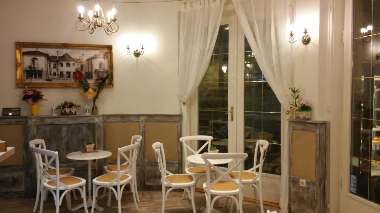 ヘーヴィーズ Astoria Panzio Bed & Breakfast エクステリア 写真