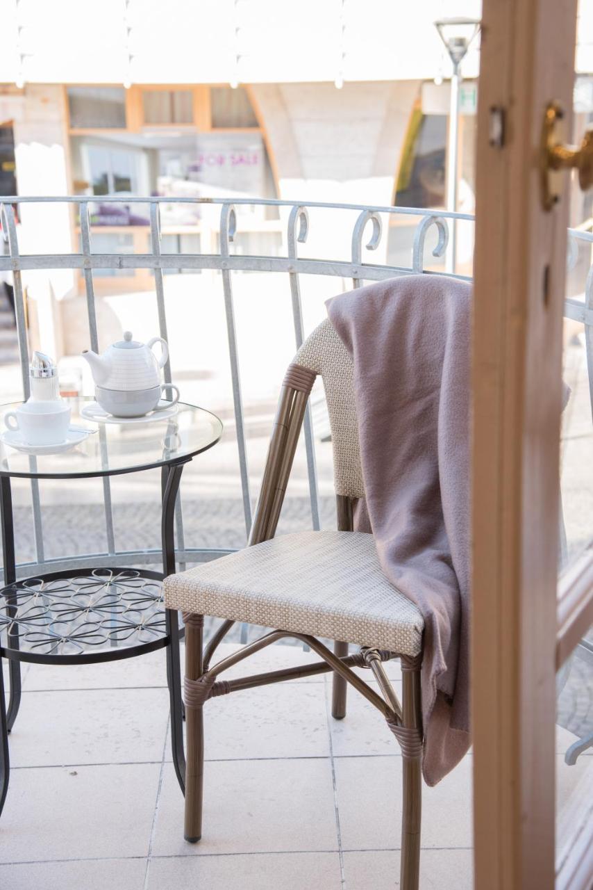 ヘーヴィーズ Astoria Panzio Bed & Breakfast エクステリア 写真
